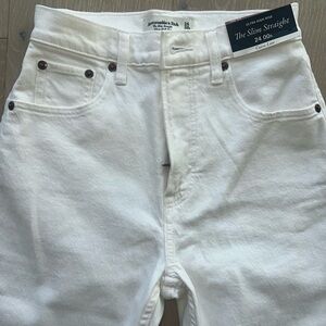 NEW Abercrombie & Fitch White Slim Straight Jeans 24S